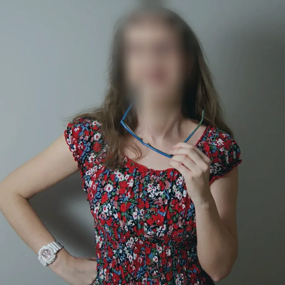 Amira, 35