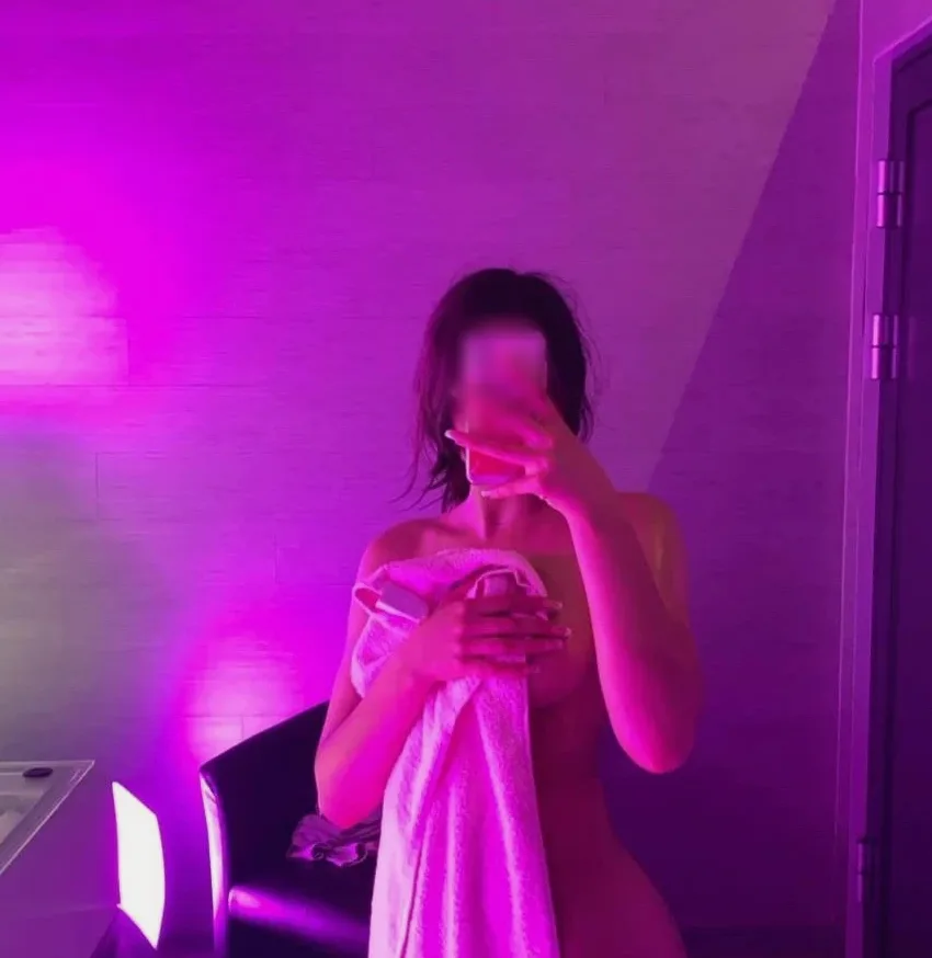 Julia, 18