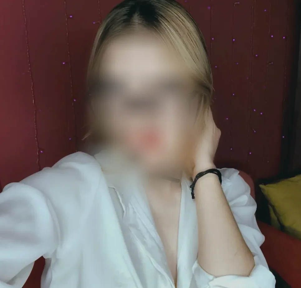 Laura, 22